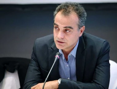 Κοζάνη: Αποκάλεσε «Σκοπιανό» τον περιφερειάρχη ενώ κατέθετε στεφάνι (βίντεο)